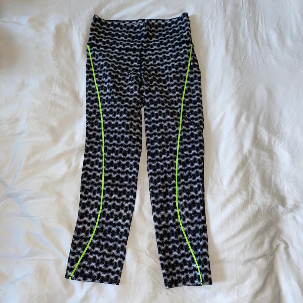 Lululemon RARE Chase Me Crop, SEAWHEEZE 🍋